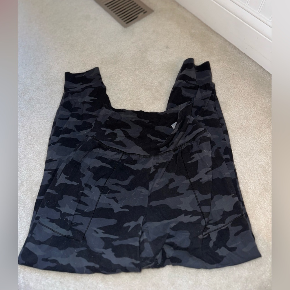 Athleta Camo Salutation Joggers XS